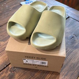 Yeezy Slides Resin